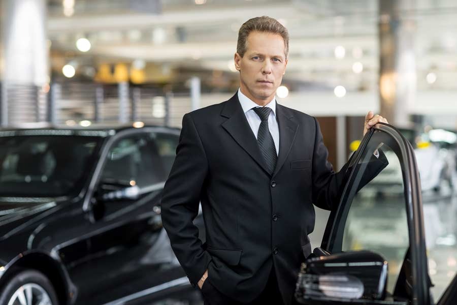 Stress-free corporate airport arrival using chauffeur service