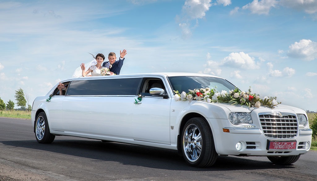 Elegant event arrival using limousine chauffeur hire service